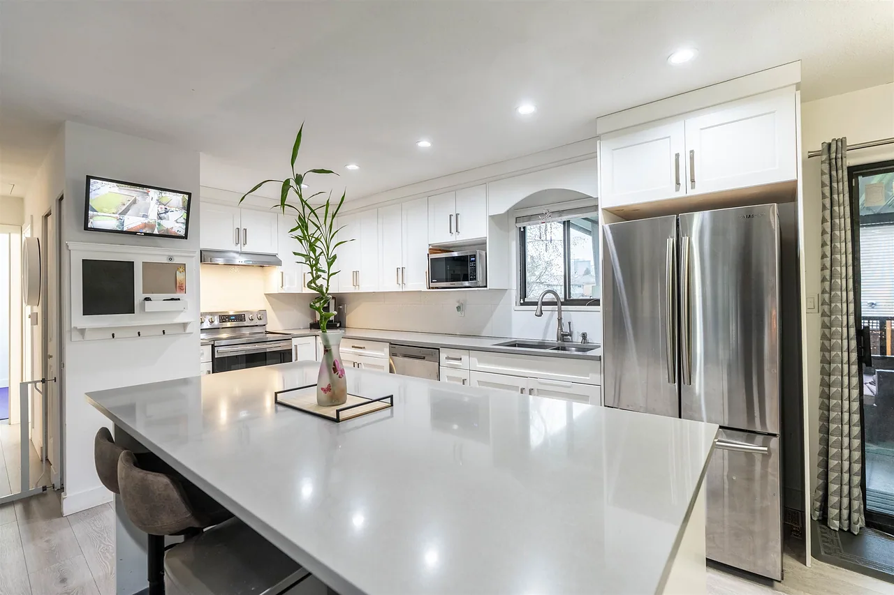 13933 90a Avenue, Bear Creek Green Timbers, Surrey